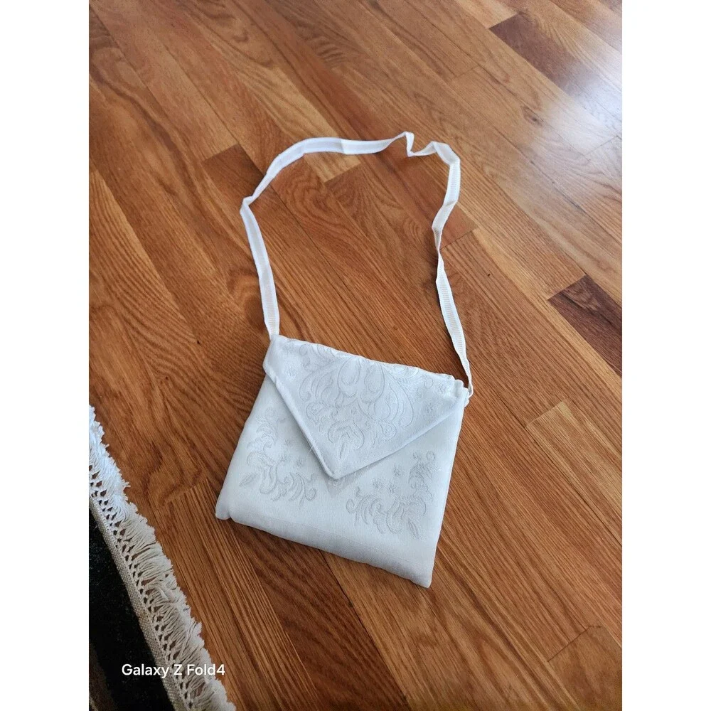 Elegant Portable Prayer Rug with Matching Bag